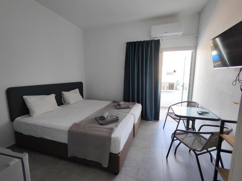 Comfortable Standard hotel room with essential furnishings and a cozy bed.
