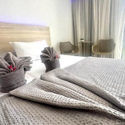 Superior Studio with modern design, cozy bed and sitting area, TV