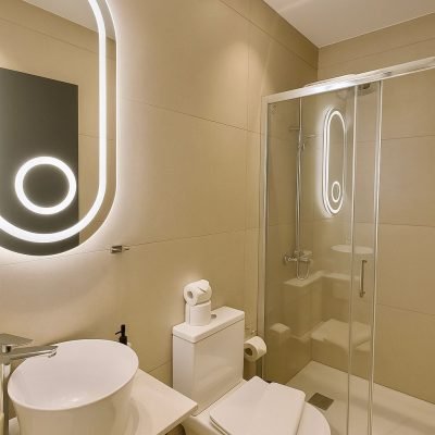 Suite bathroom